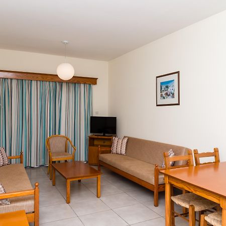 Kefalos Damon Hotel Apartments Paphos ภายนอก รูปภาพ