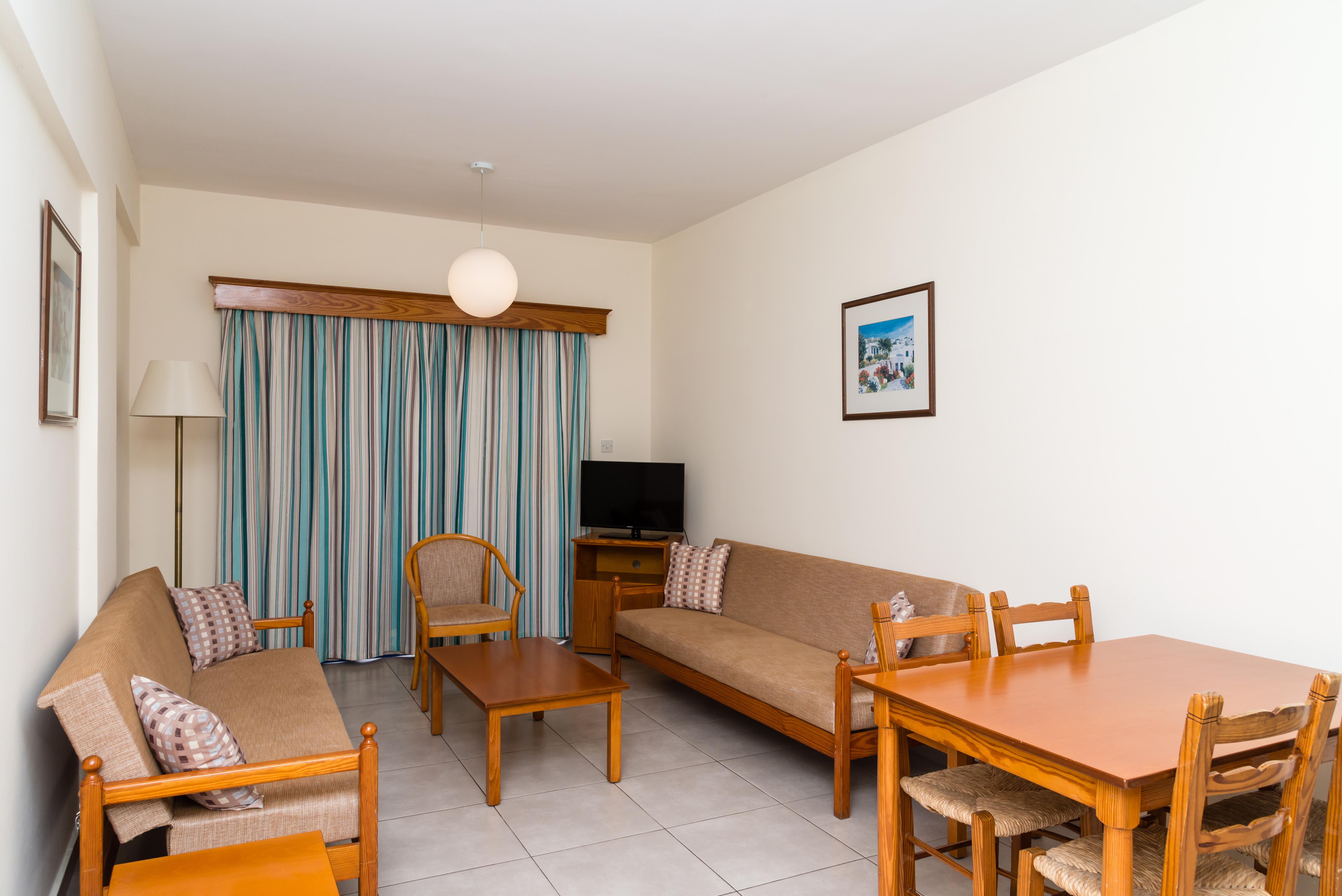 Kefalos Damon Hotel Apartments Paphos ภายนอก รูปภาพ