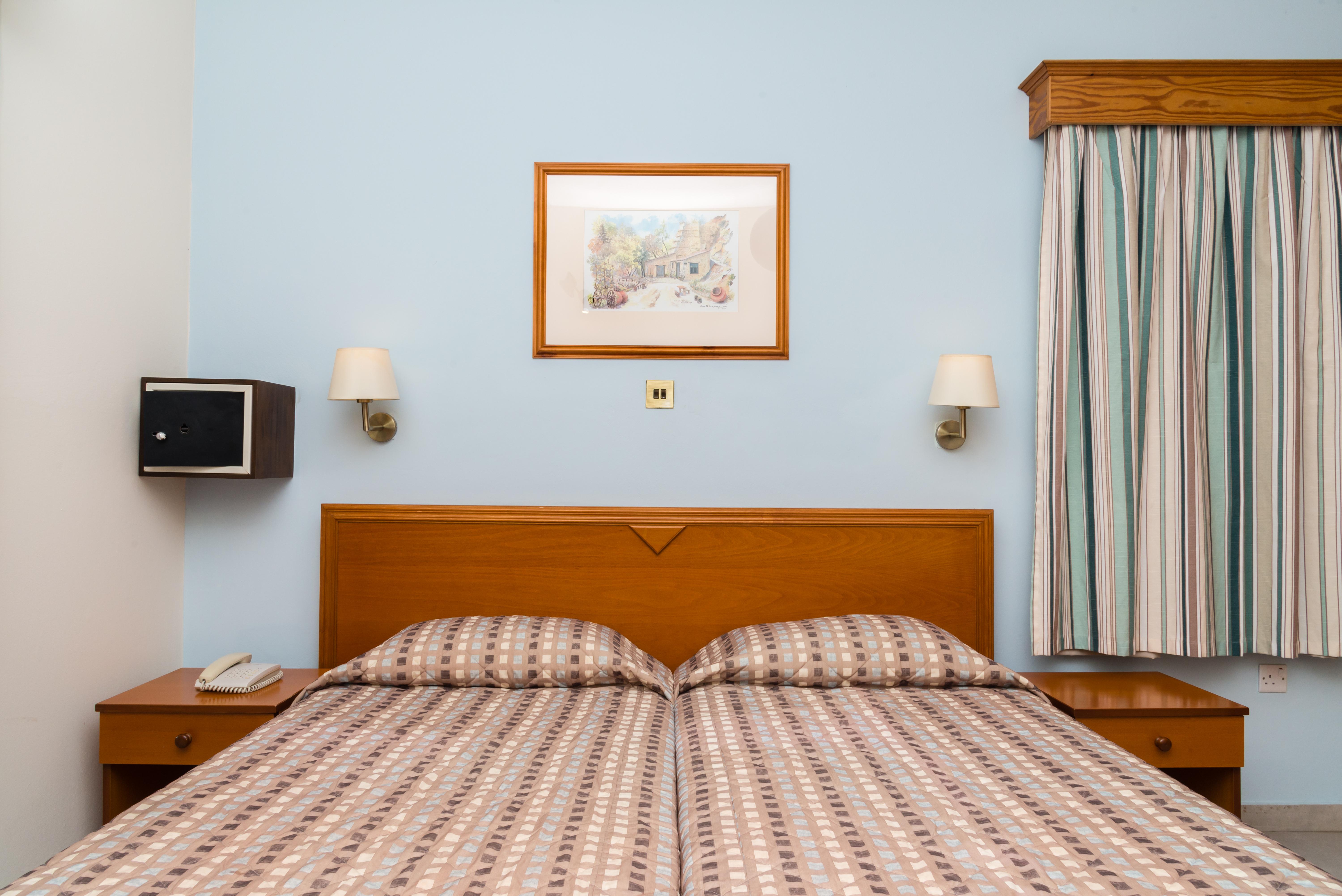Kefalos Damon Hotel Apartments Paphos ภายนอก รูปภาพ