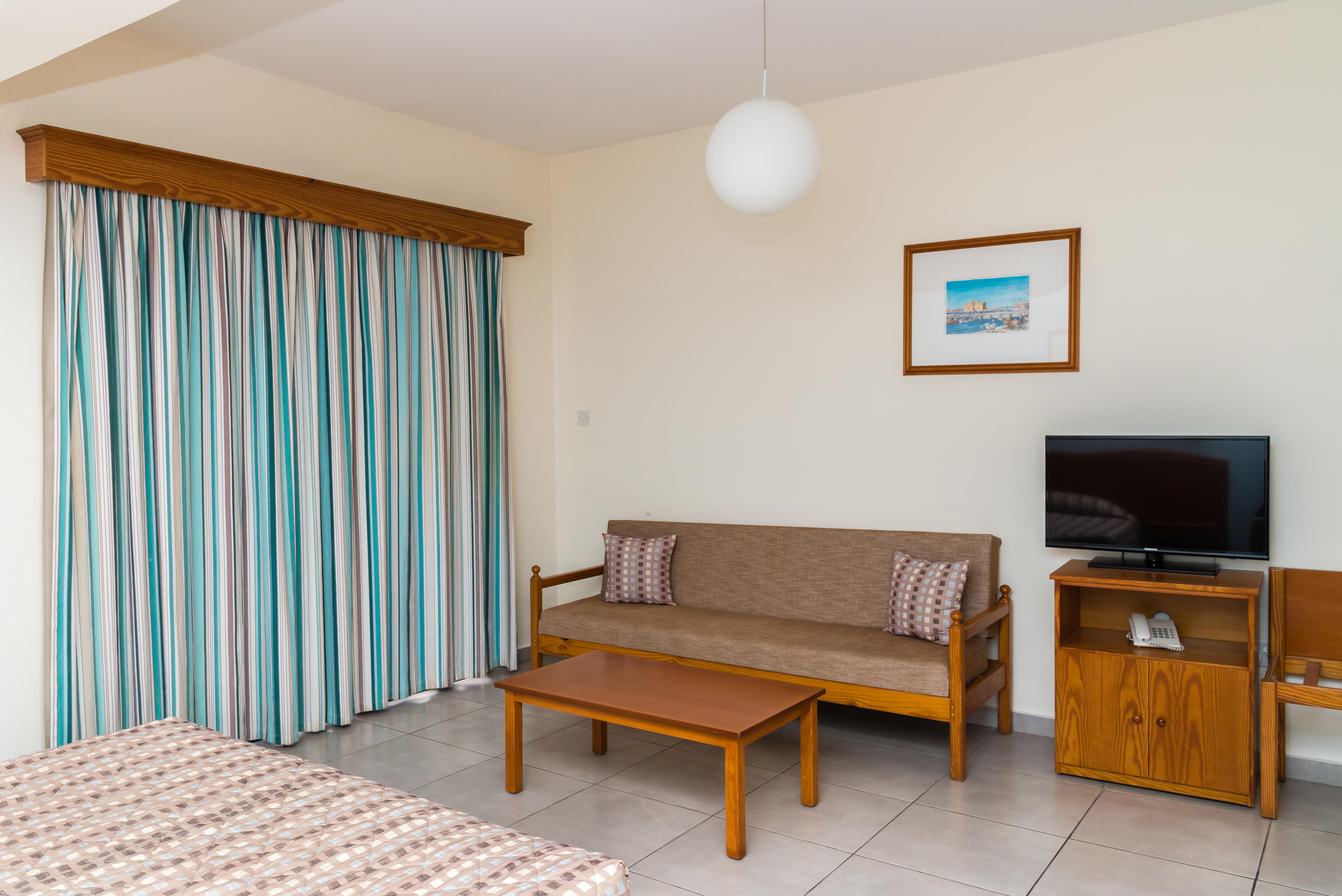 Kefalos Damon Hotel Apartments Paphos ภายนอก รูปภาพ
