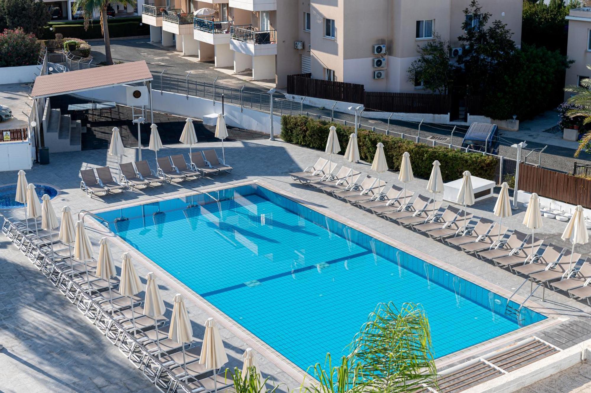 Kefalos Damon Hotel Apartments Paphos ภายนอก รูปภาพ