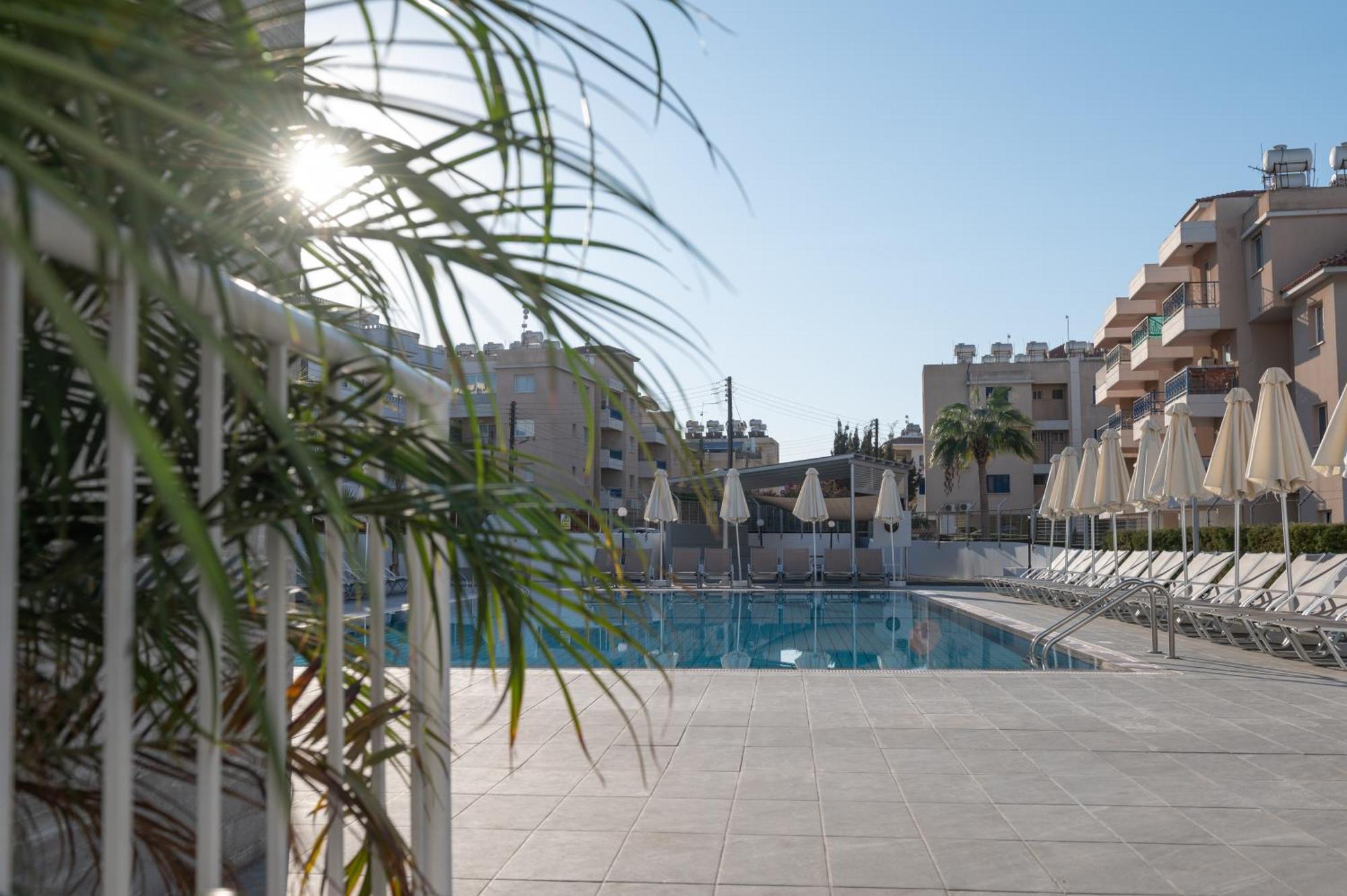 Kefalos Damon Hotel Apartments Paphos ภายนอก รูปภาพ