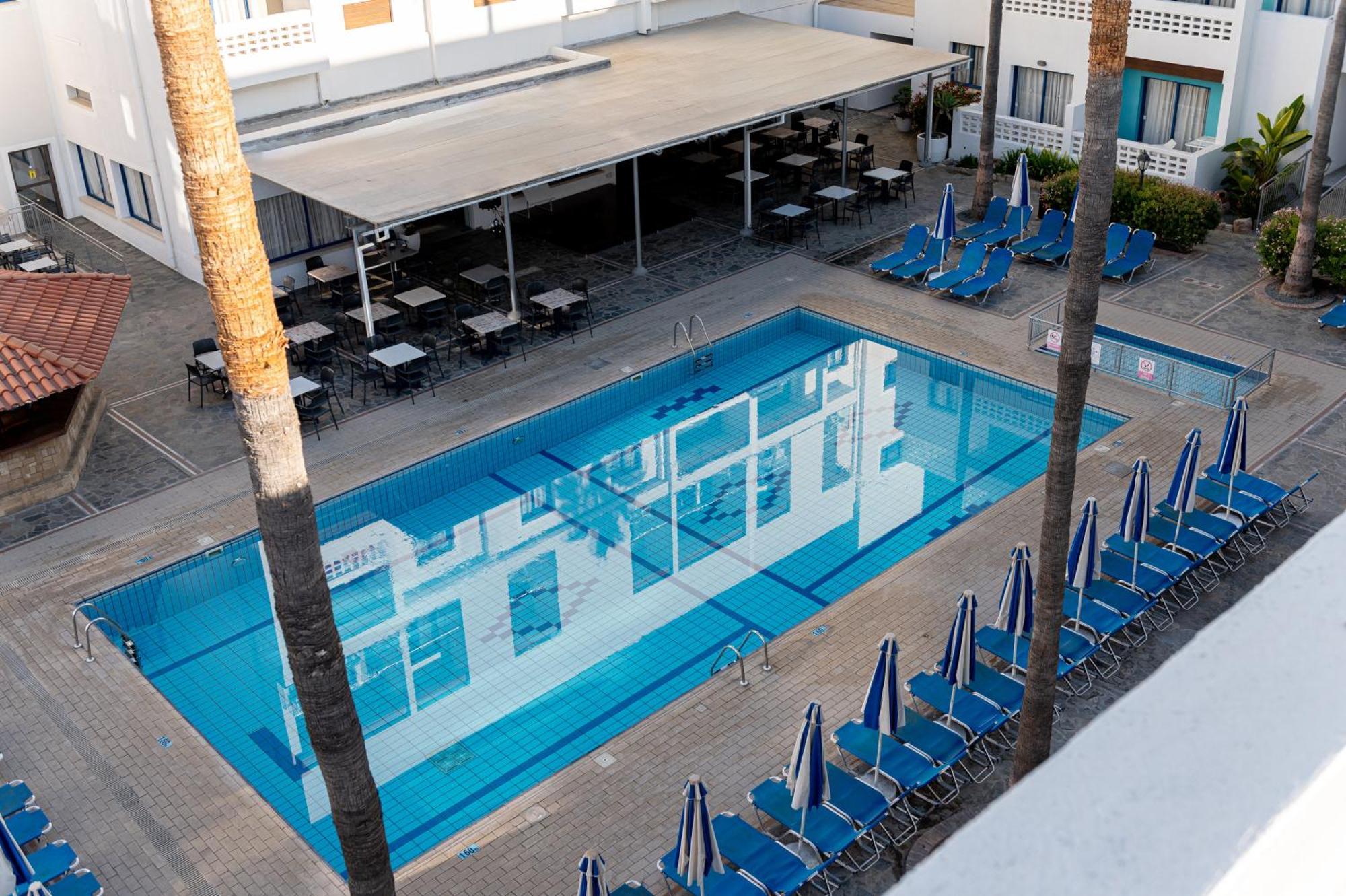 Kefalos Damon Hotel Apartments Paphos ภายนอก รูปภาพ