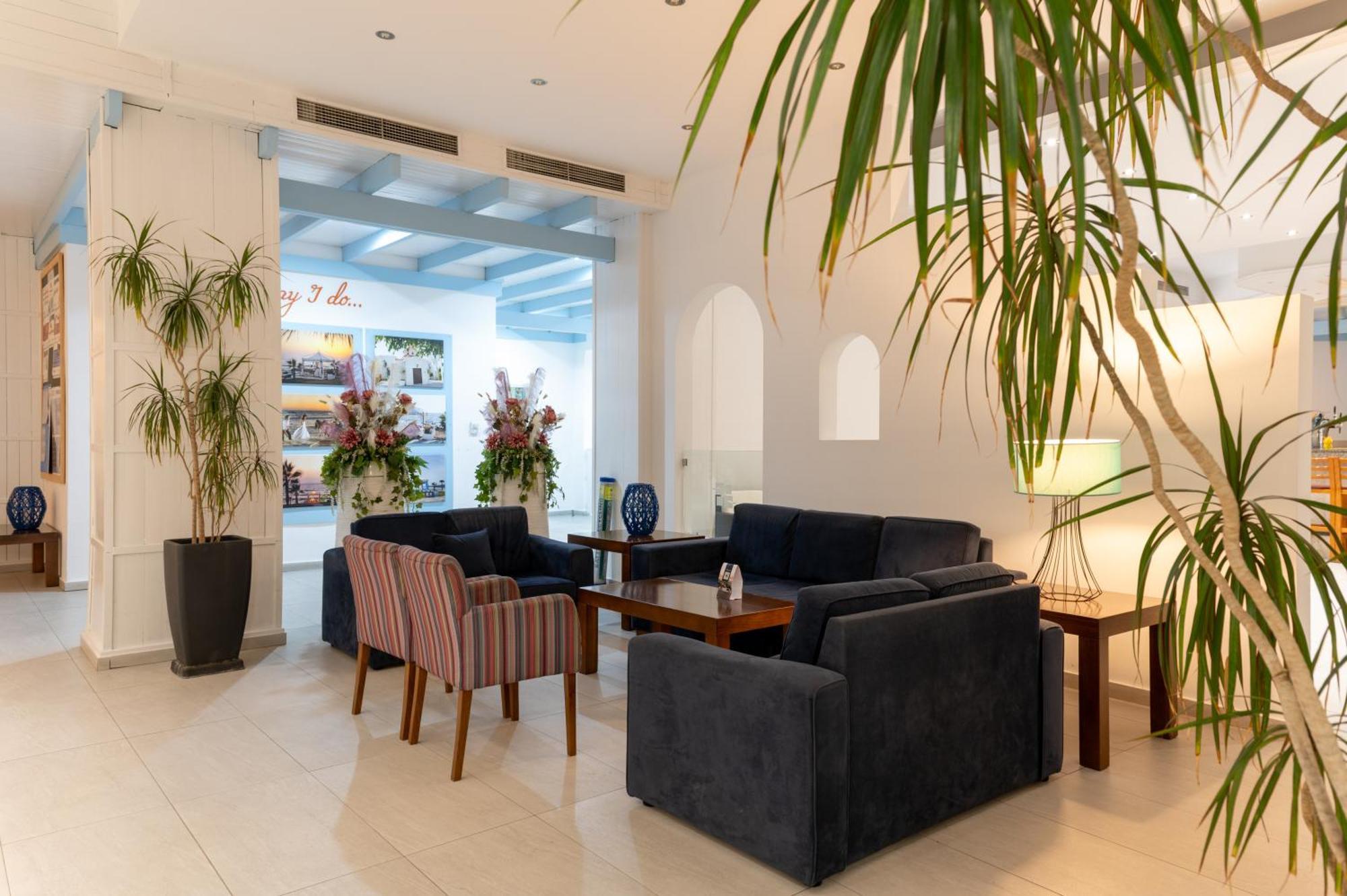 Kefalos Damon Hotel Apartments Paphos ภายนอก รูปภาพ