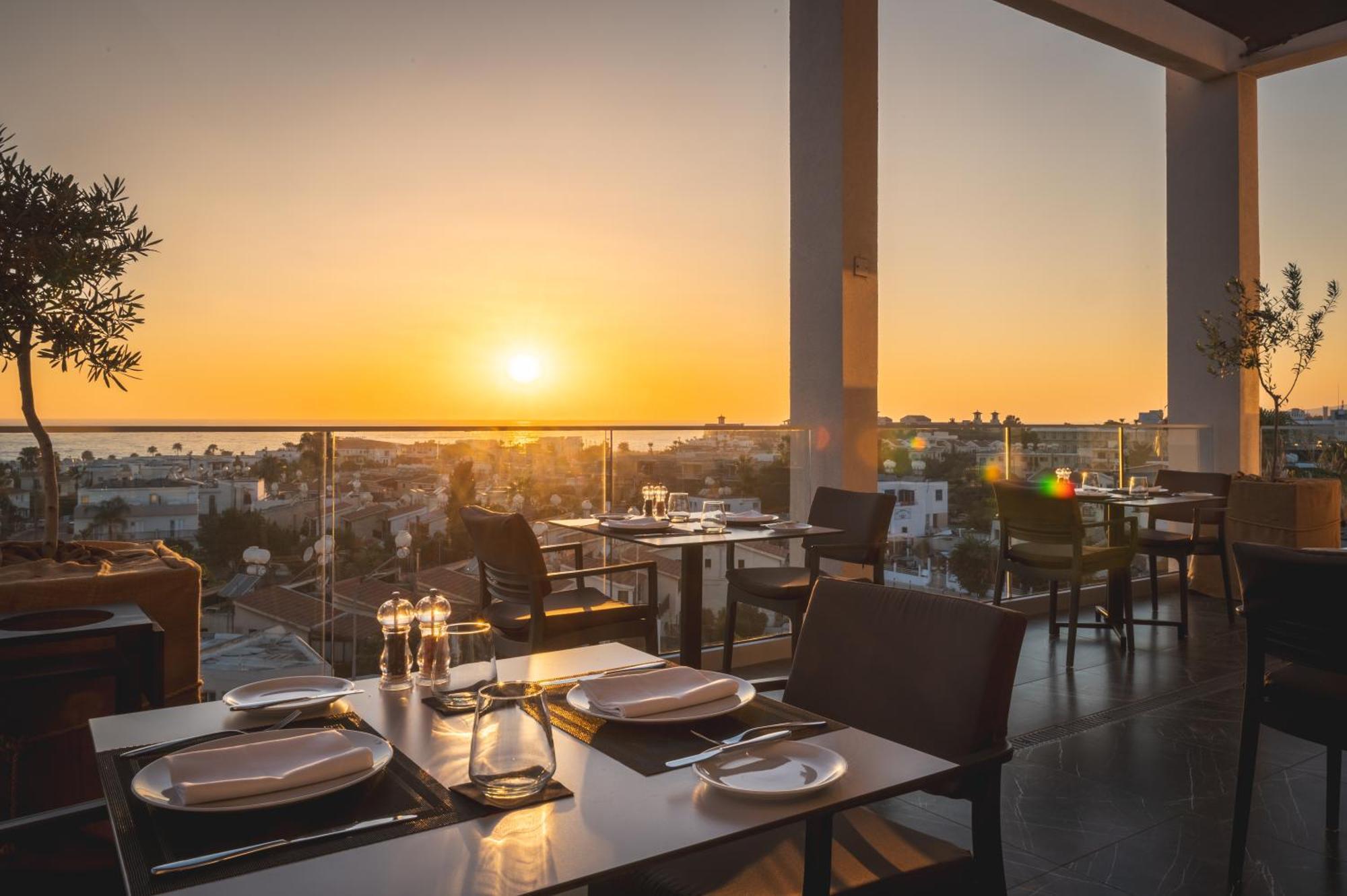 Kefalos Damon Hotel Apartments Paphos ภายนอก รูปภาพ
