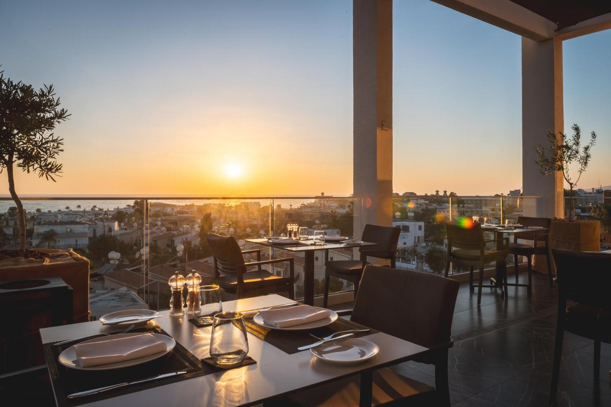 Kefalos Damon Hotel Apartments Paphos ภายนอก รูปภาพ