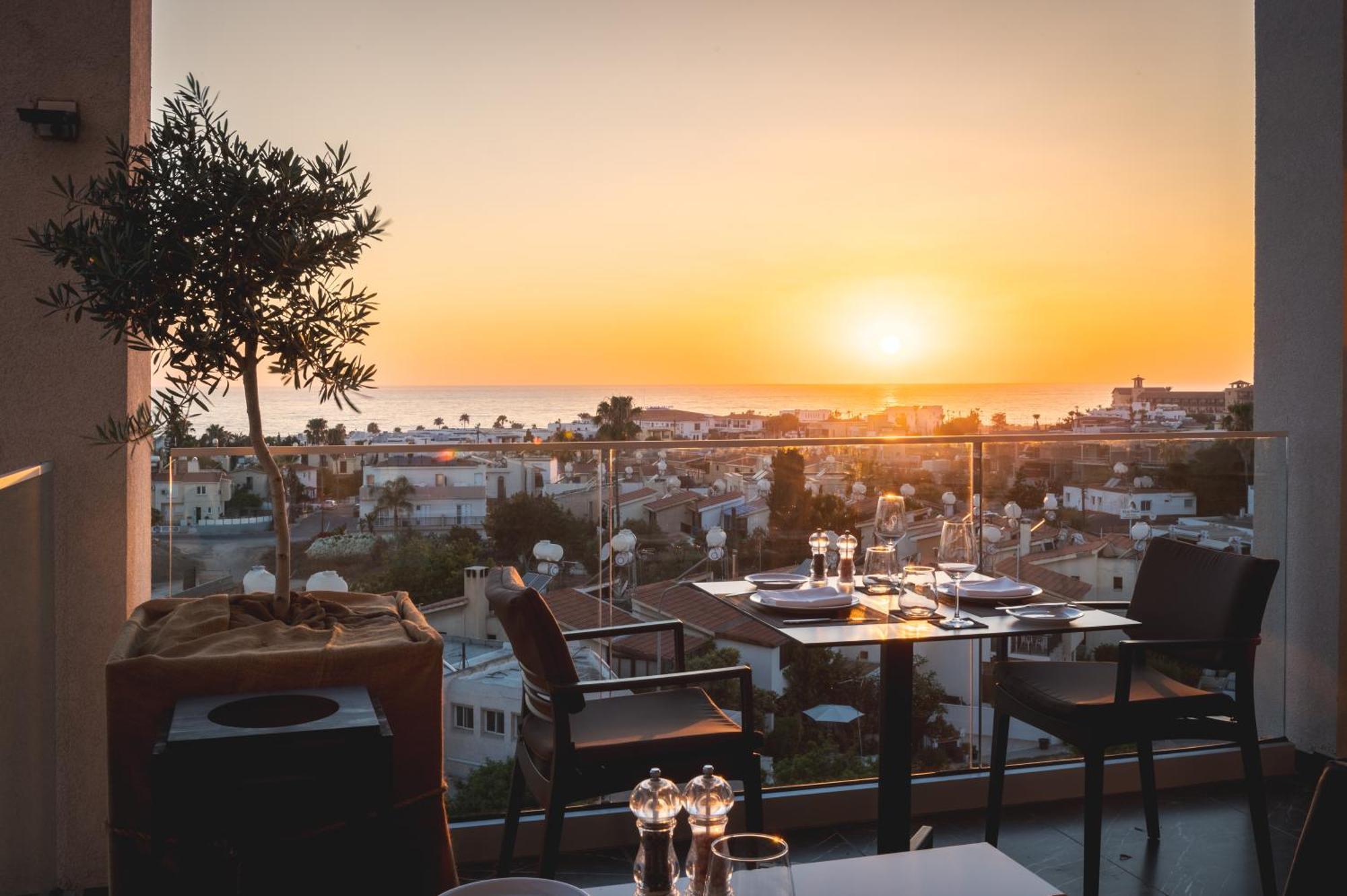 Kefalos Damon Hotel Apartments Paphos ภายนอก รูปภาพ