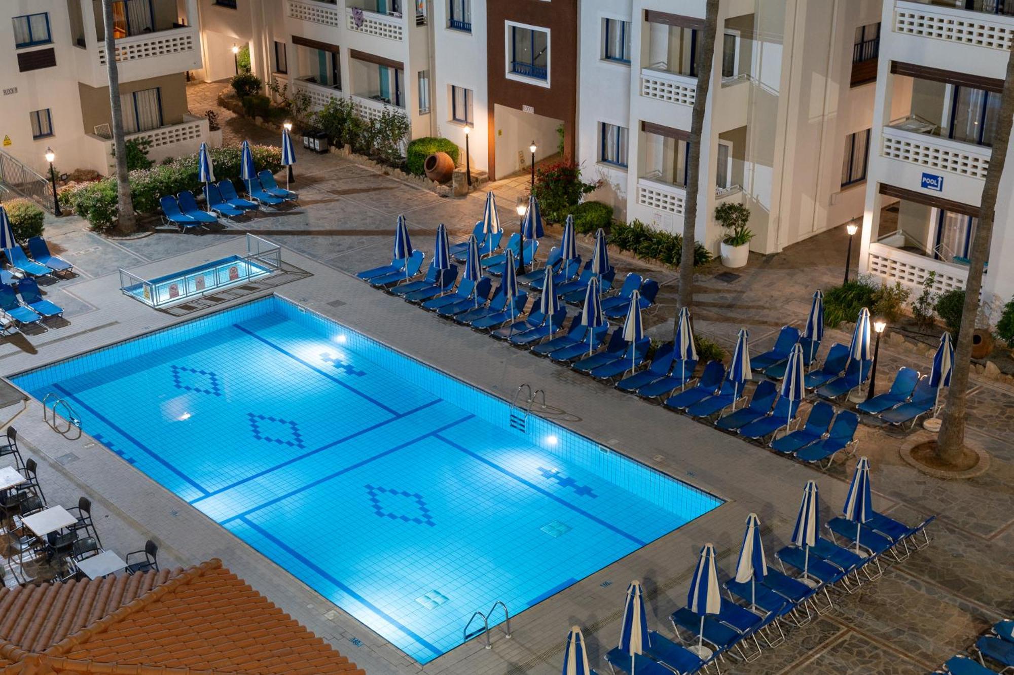 Kefalos Damon Hotel Apartments Paphos ภายนอก รูปภาพ