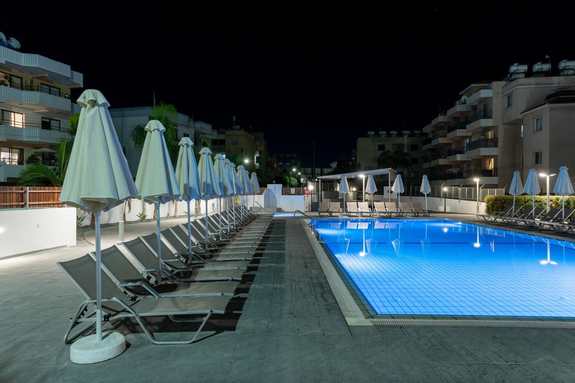 Kefalos Damon Hotel Apartments Paphos ภายนอก รูปภาพ