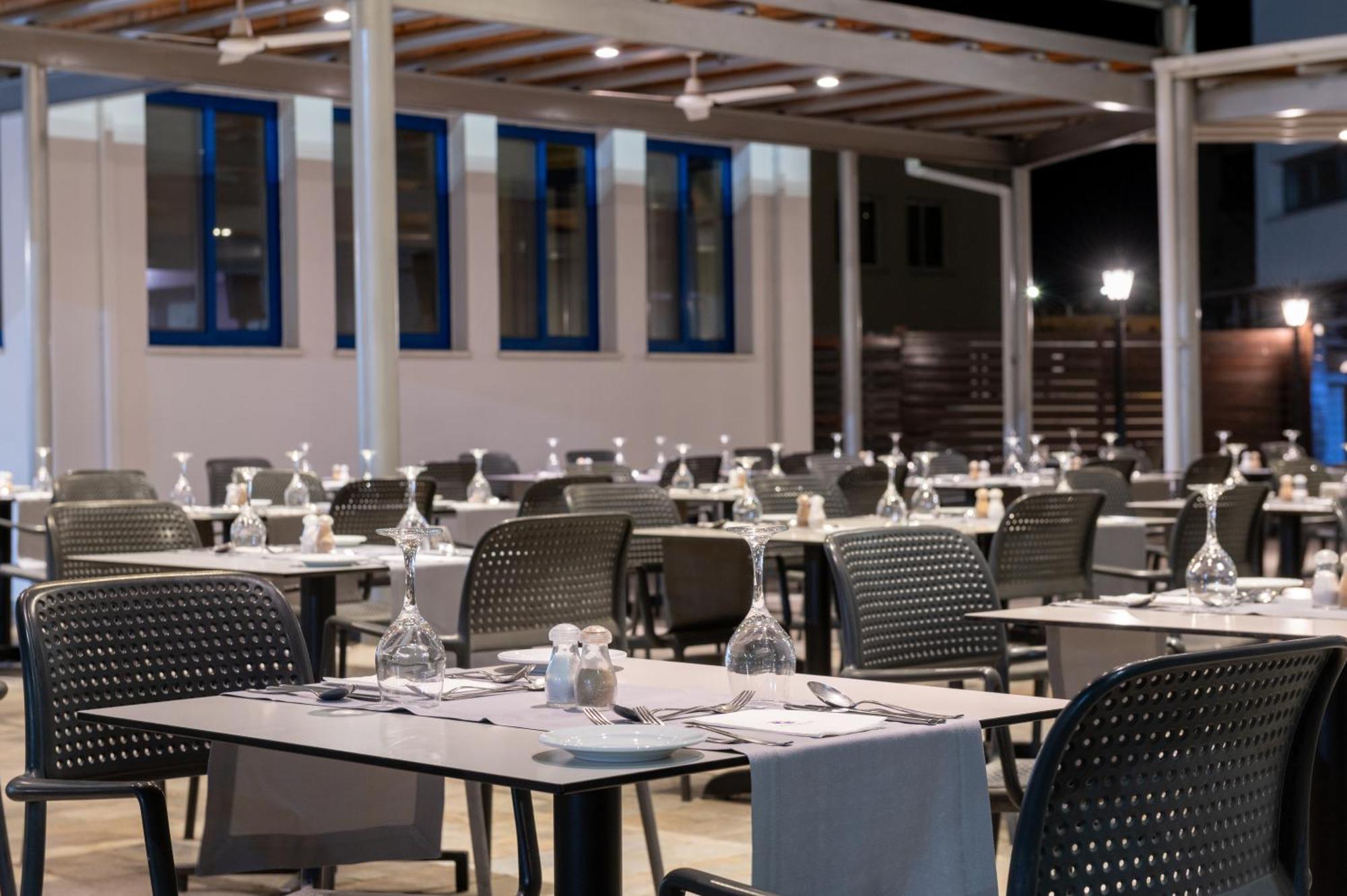 Kefalos Damon Hotel Apartments Paphos ภายนอก รูปภาพ
