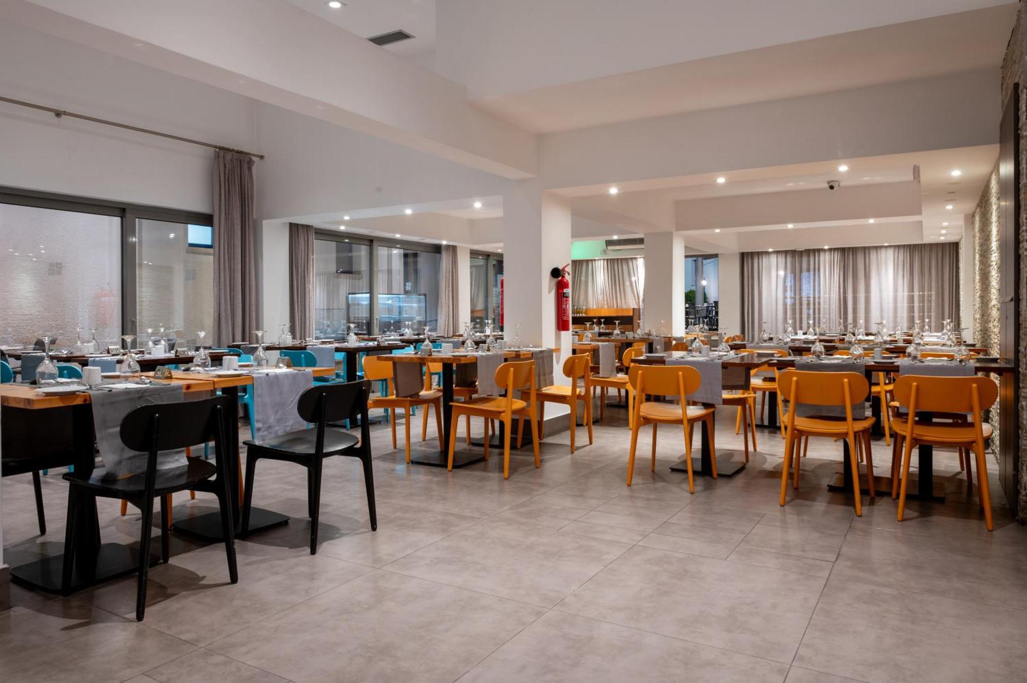 Kefalos Damon Hotel Apartments Paphos ภายนอก รูปภาพ